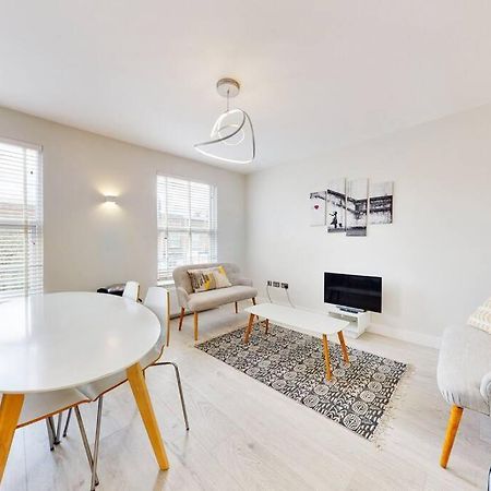 Villa Stylish 2Bed2Bath Flat 4Min From Tube Station Londra Esterno foto