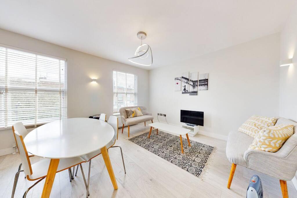 Villa Stylish 2Bed2Bath Flat 4Min From Tube Station Londra Esterno foto