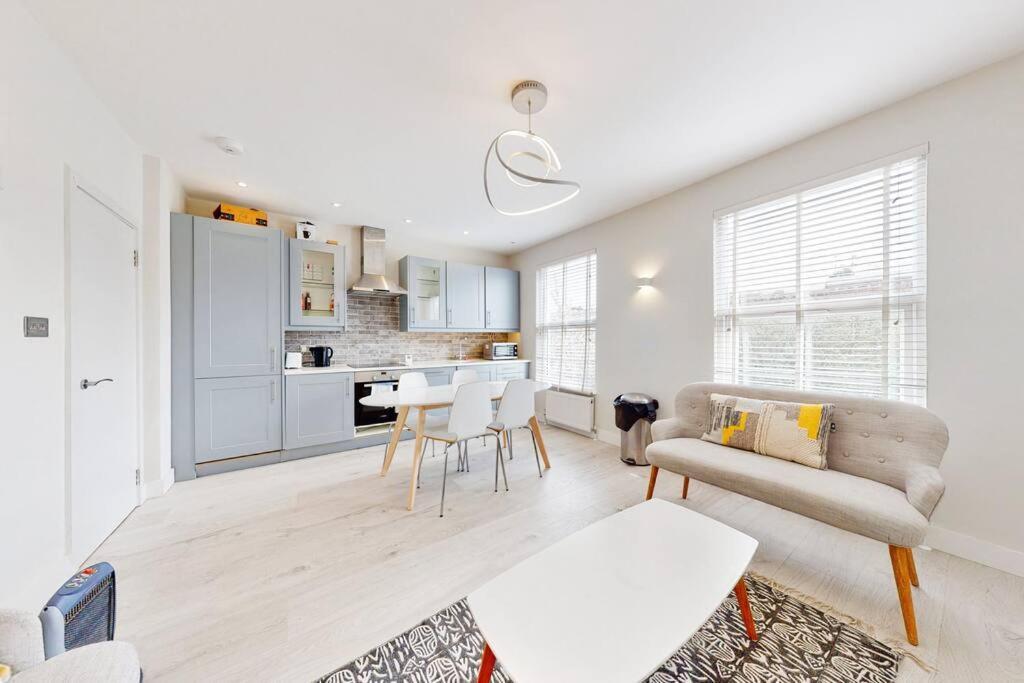Villa Stylish 2Bed2Bath Flat 4Min From Tube Station Londra Esterno foto