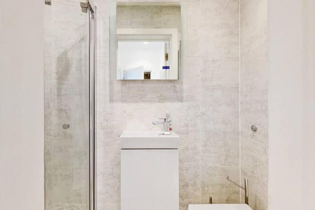 Villa Stylish 2Bed2Bath Flat 4Min From Tube Station Londra Esterno foto